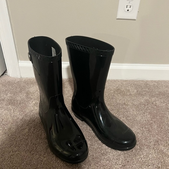 Ugh rain boots - Picture 4 of 6